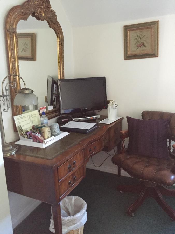 The Chestnuts Guest House 애더스톤 외부 사진